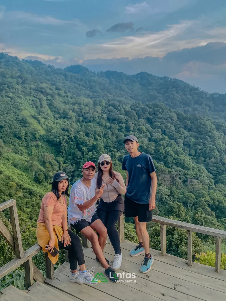 Trekking Bukit Paniisan