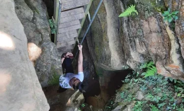 Rute Trekking Goa Garunggan dan Curug Leuwi Asih