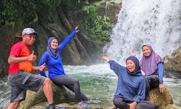 Trekking Curug Ciburial - Curug Hordeng - Bogor Juara Trip